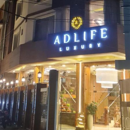 Hotel Adlife Luxury Srīnagar Zewnętrze zdjęcie