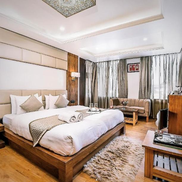 Hotel Adlife Luxury Srīnagar Zewnętrze zdjęcie